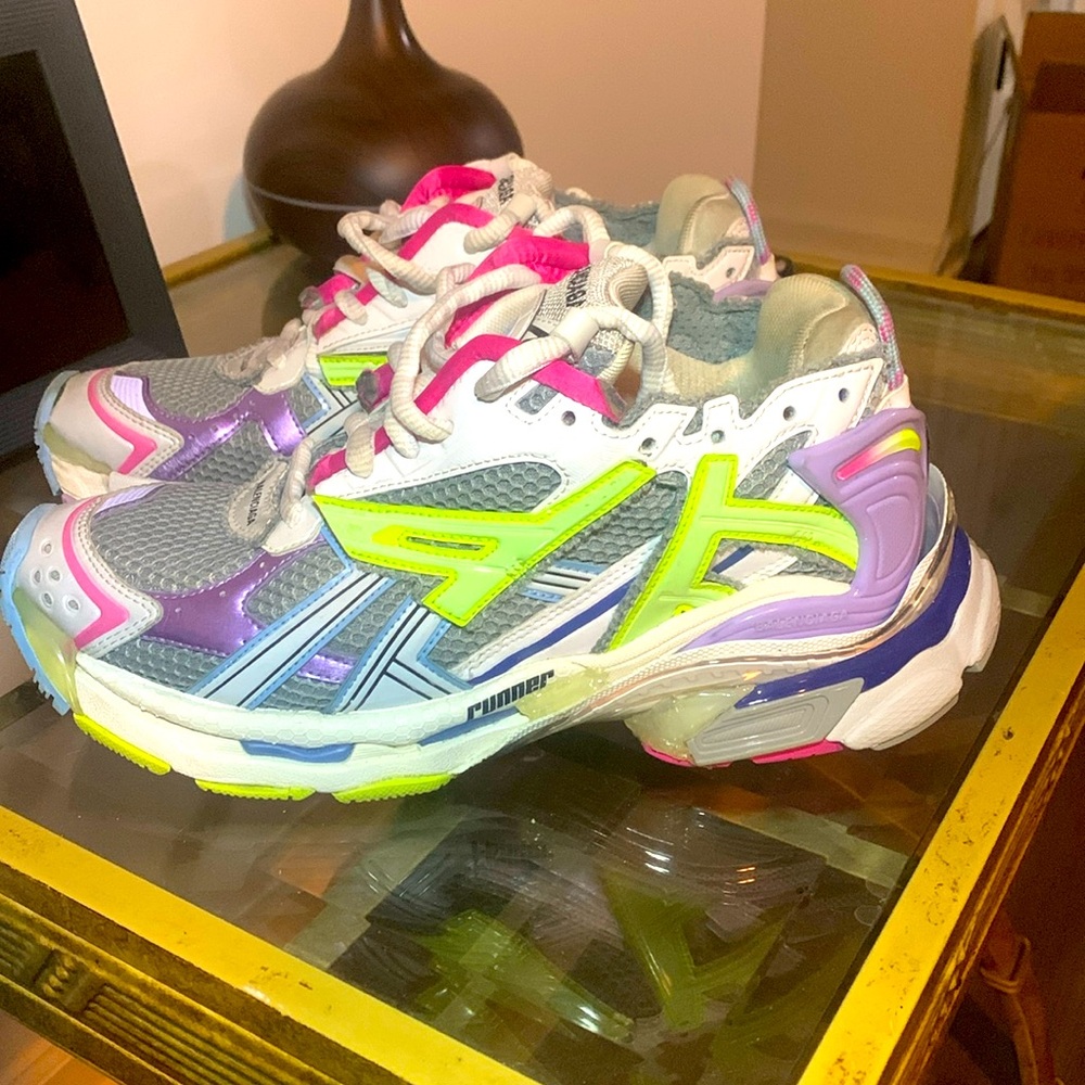 BALENCIAGA Runners. Size 41 EUR or Size 8 in men’s. Worn maybe 3 times